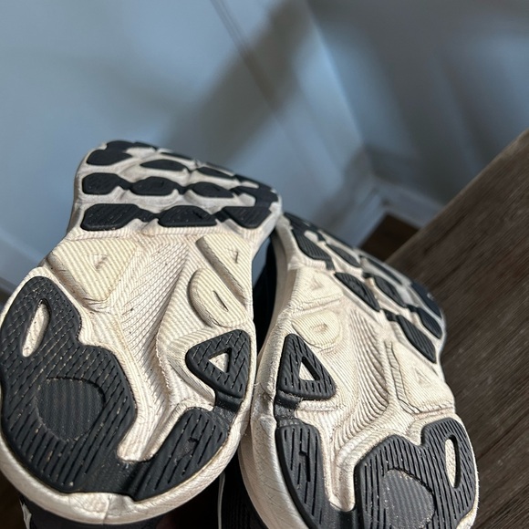 Hoka Clifton 9 Black White Athletic Running Shoes Sneakers Women’s Size 8.5 - Picture 11 of 14